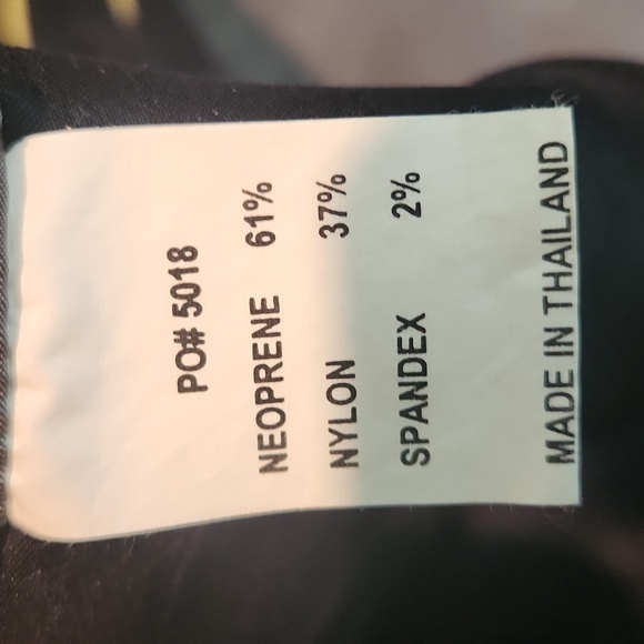 Body Glove Black and Yellow Rash Guard Swim Top - Picture 5 of 7